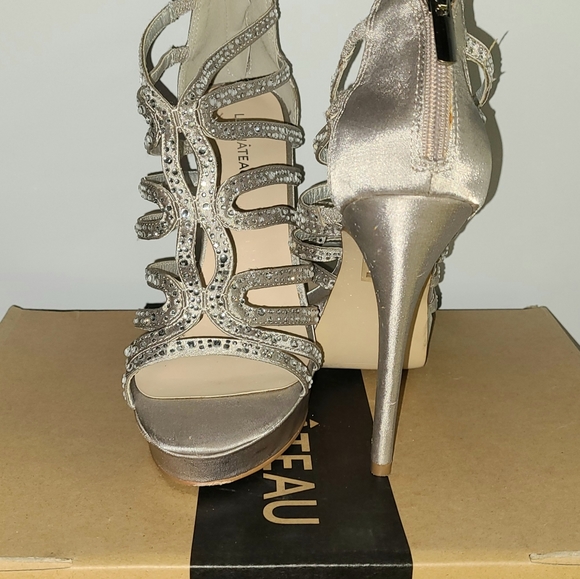 Heels - Picture 1 of 2